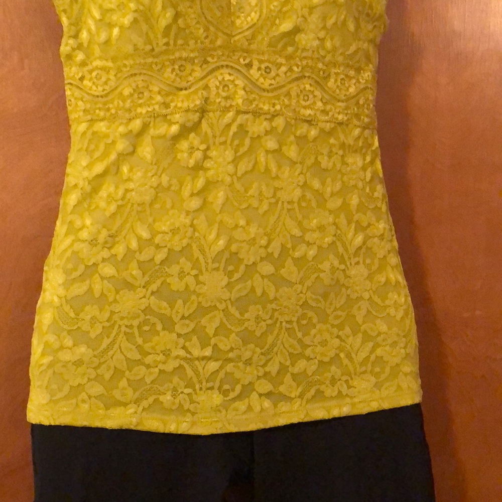 🎈Beautiful Lace Top - Picture 6 of 6